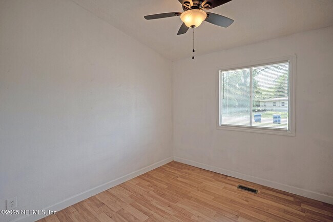 Building Photo - 2565 Burlingame Dr W