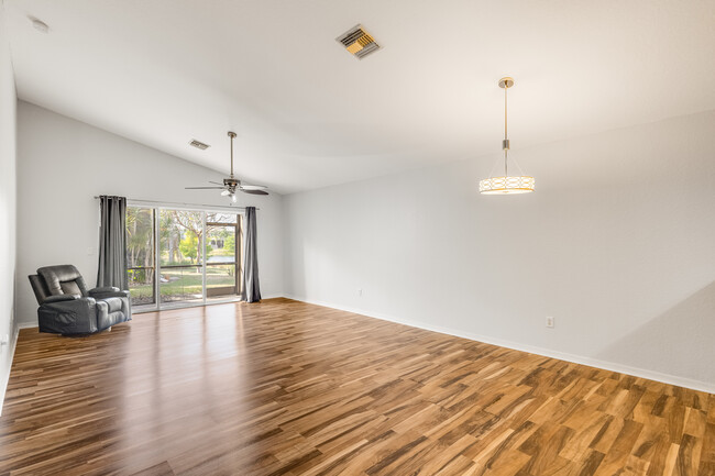Building Photo - 10285 Barberry Ln