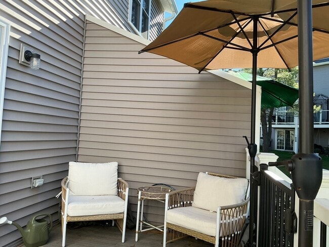 Building Photo - Exceptional 2 bedroom Condo