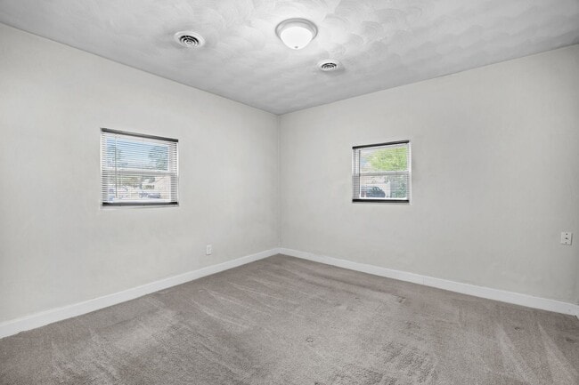 Building Photo - Charming 2-Bedroom Duplex in Norvella Heights
