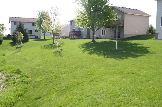 Building Photo - Beautiful 4 Bedroom/2 Bathroom Home In Shakopee-AVAILABLE 7/1