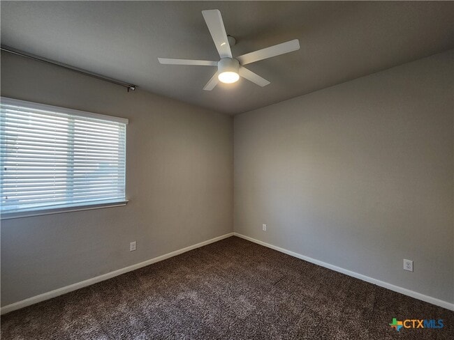Building Photo - 338 Oak Creek Way