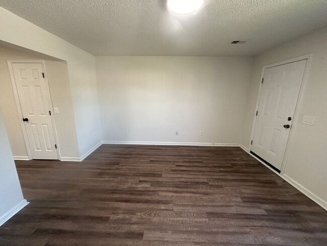Building Photo - 3-bedroom, 2.5-bathroom two-story home located in the desirable Gatewood Communities!