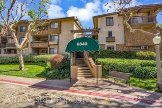 Building Photo - Villa La Jolla Dr 8840-204