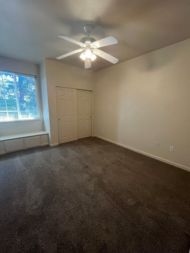 Building Photo - 3 Bedroom, 2 Bathroom Home in Sequoia Vill...