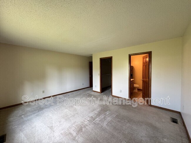 Building Photo - 7459 Montclair Dr