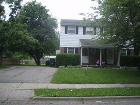 Building Photo - 1634 Greencrest Ave