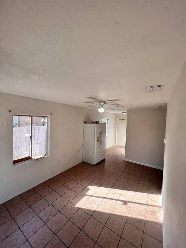 Building Photo - 3139 Lincoln Blvd