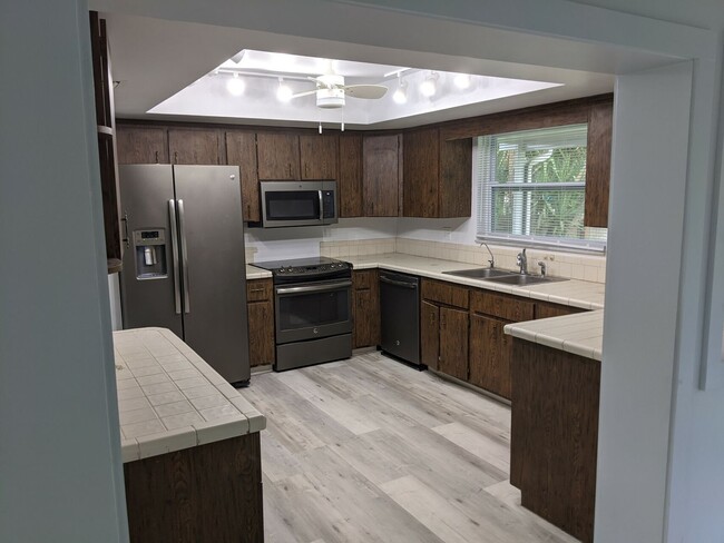 Building Photo - OCEAN ACCESS WATERFRONT! 3 bed / 2 bath wi...