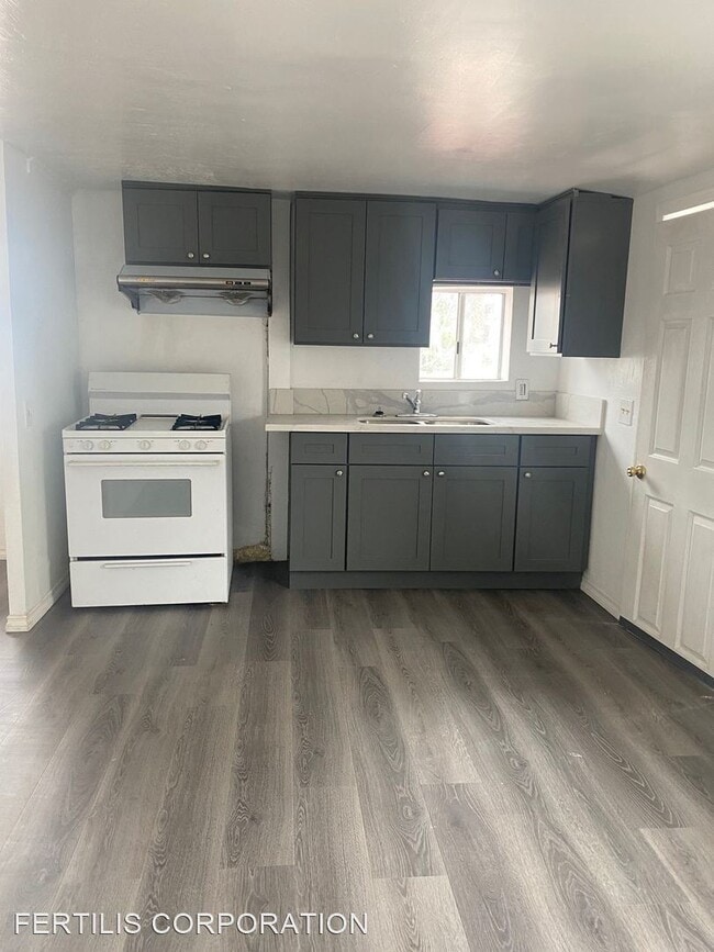 Building Photo - 2 br, 1 bath House - 1532 W 9th Street
