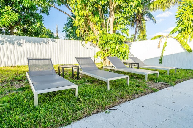 Building Photo - 17835 NE 6th Ave