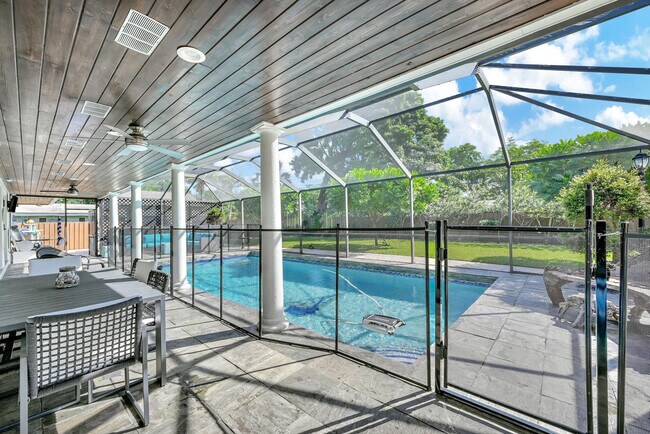 Building Photo - 836 Orchid Dr