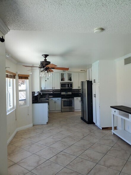 Building Photo - 1430 Clipperton Ave