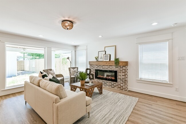 Building Photo - 3007 Avenue Q