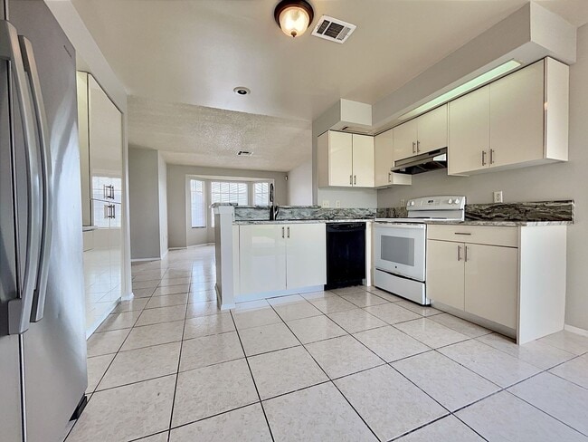 Building Photo - 4 Bedroom Upgraded Home for rent in Bermud...