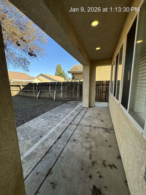 Building Photo - 816 W Loyola Ave