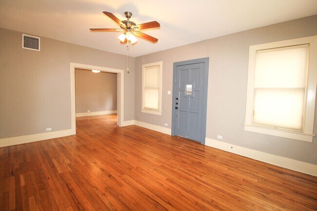 Building Photo - 438 W Rosewood Ave