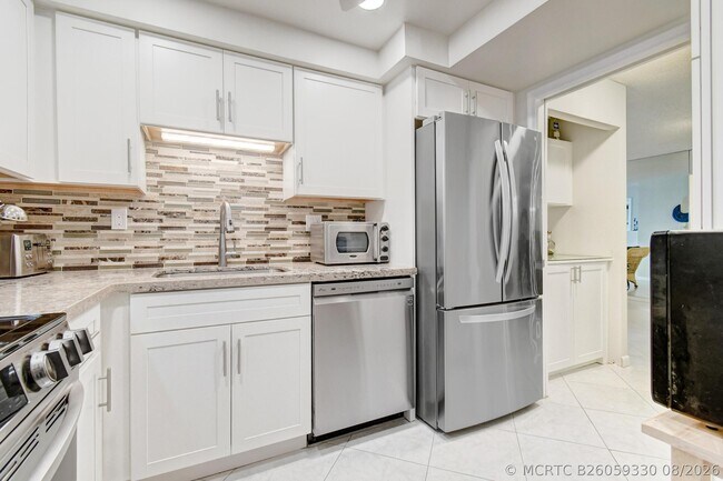 Building Photo - 3221 S Ocean Blvd