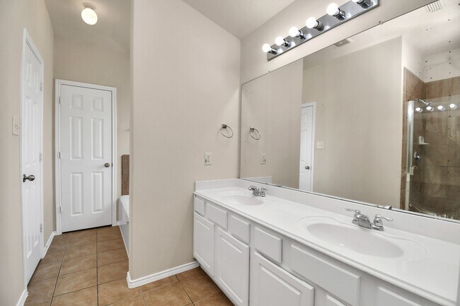 Building Photo - 5618 Gibralter Pl
