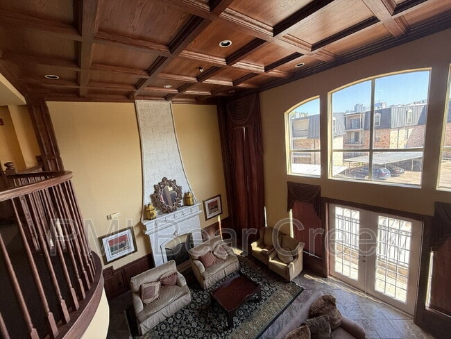 Building Photo - 7575 Kirby Dr