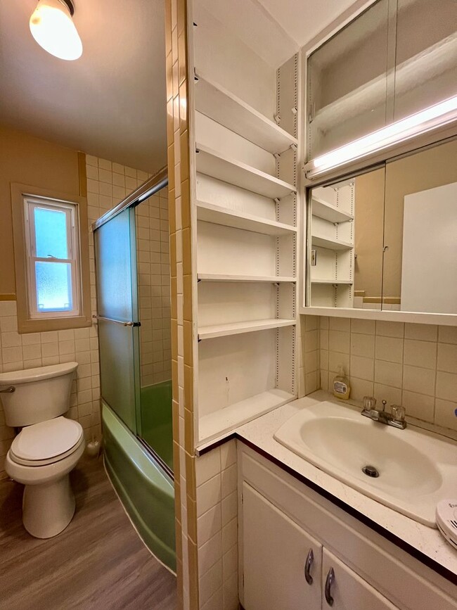 Building Photo - Charming 3-Bedroom Home with Spacious Layo...
