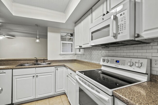 Building Photo - 1878 Montclair Dr