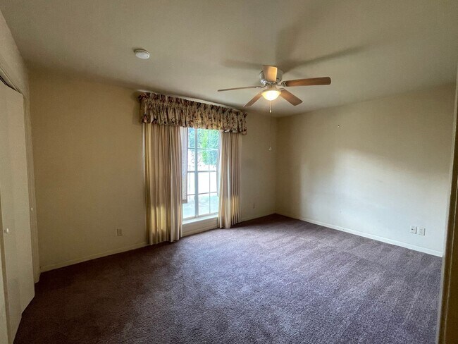 Building Photo - Move-In Ready and Waiting For You!