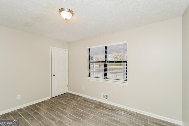 Building Photo - 68 Powder Dr