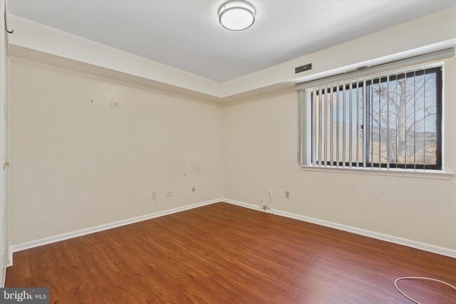 Building Photo - 3204 Delaire Landing Rd