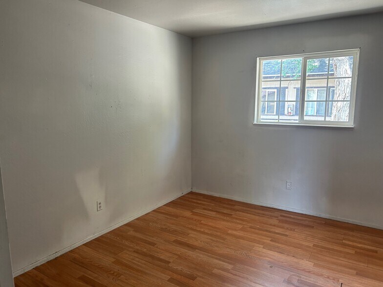 Building Photo - 2019 Valley Rd