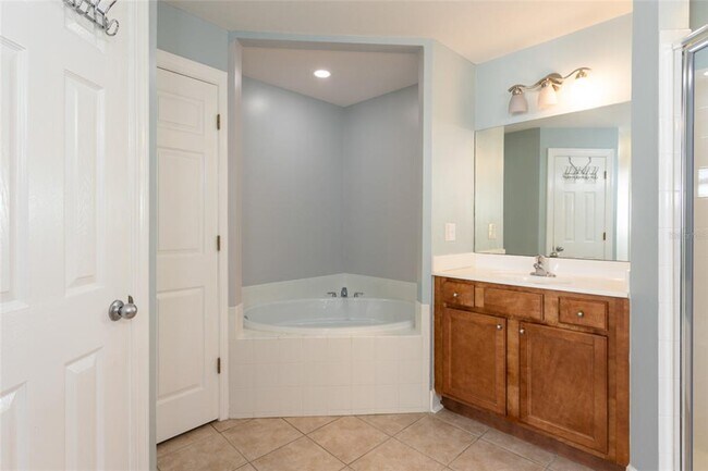 Building Photo - 300 Bella Harbor Ct