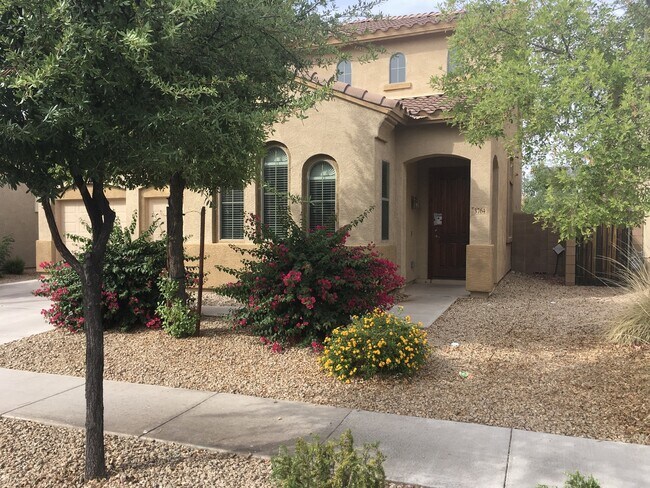 Building Photo - Welcome to this beautifully maintained home in one of Gilbert’s most sought-after communities.