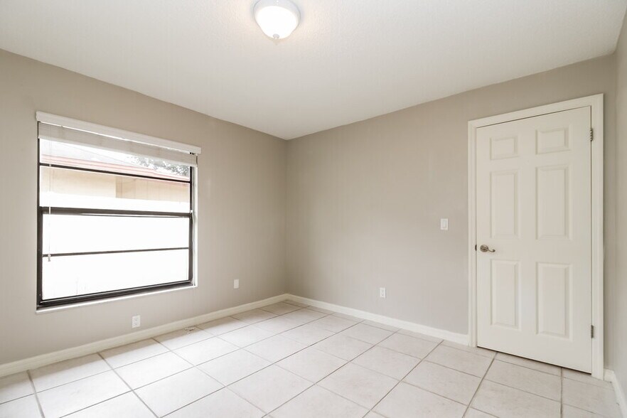 Building Photo - 5503 Bluejay Ln