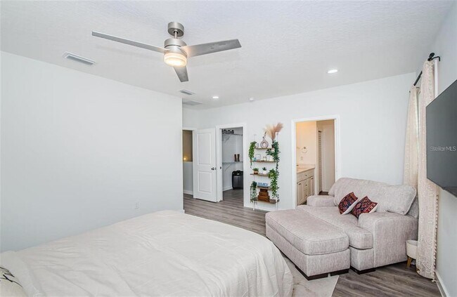 Building Photo - 1954 Freedom Dr