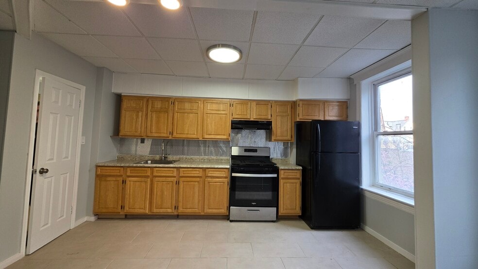 Building Photo - 722 Westside Ave