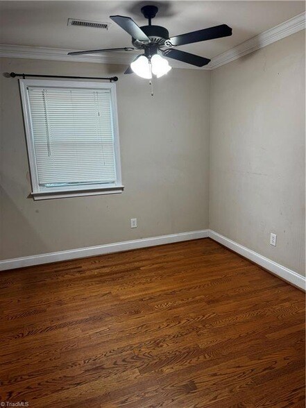 Building Photo - 505 Willow Dr