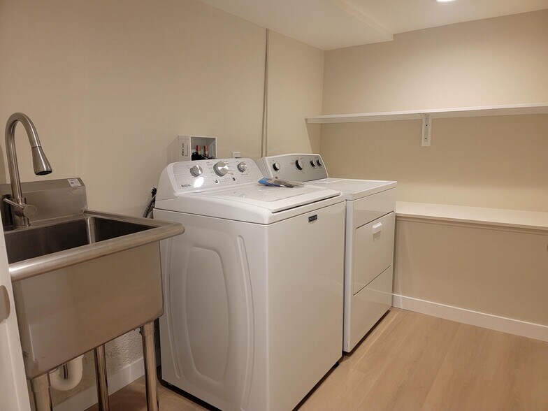 Laundry - 622 Miller Ave