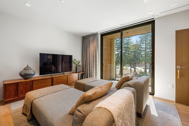 Building Photo - 171 Sawmill Cir