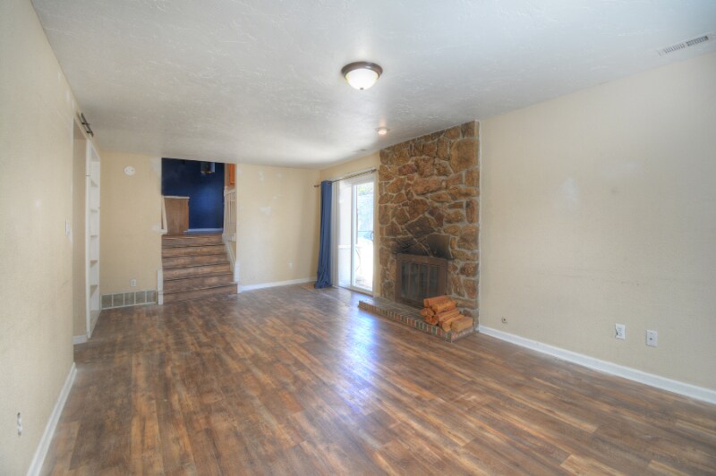 Building Photo - 1189 Panorama Dr