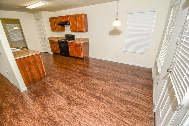Building Photo - 2607 Verano Dr