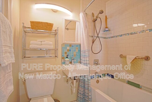 Building Photo - 404 Dartmouth Dr SE