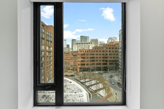 Building Photo - 220 Boylston St