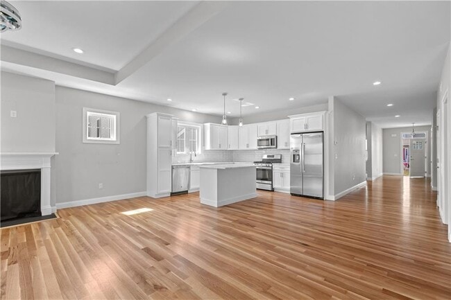 Building Photo - 231 Seawynds Dr