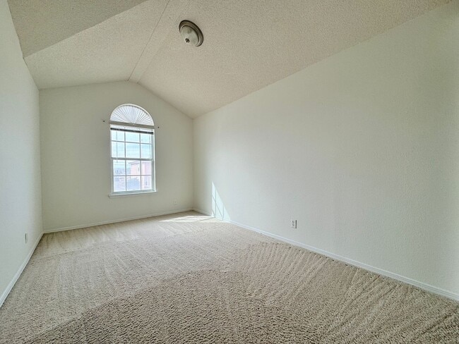 Building Photo - West El Paso 3bed 2.5bbath refrig A/C Home
