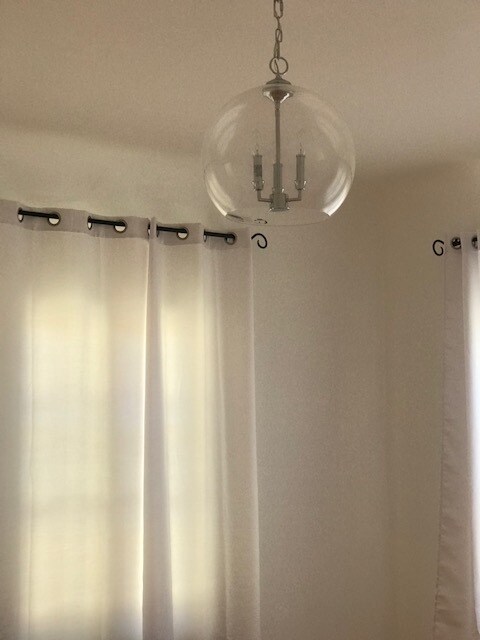 Master bedroom - 916 S Orange Grove Ave