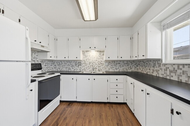 Building Photo - $2,140.95 - 3 bed/1 bath Home in Berthoud with a large backyard