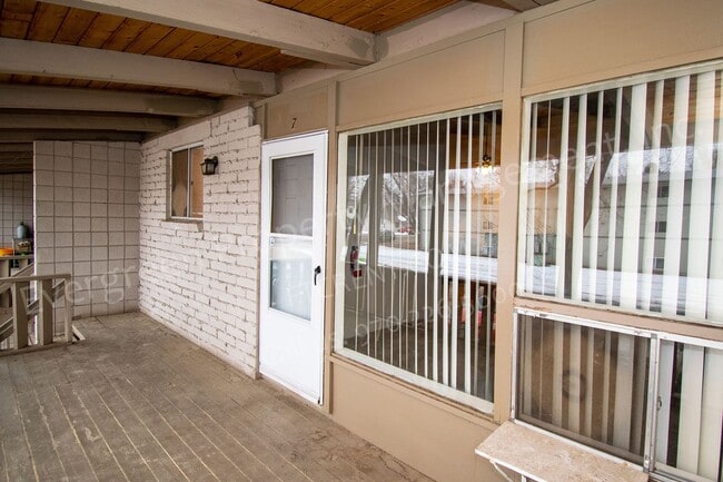 Building Photo - 701 Parker St