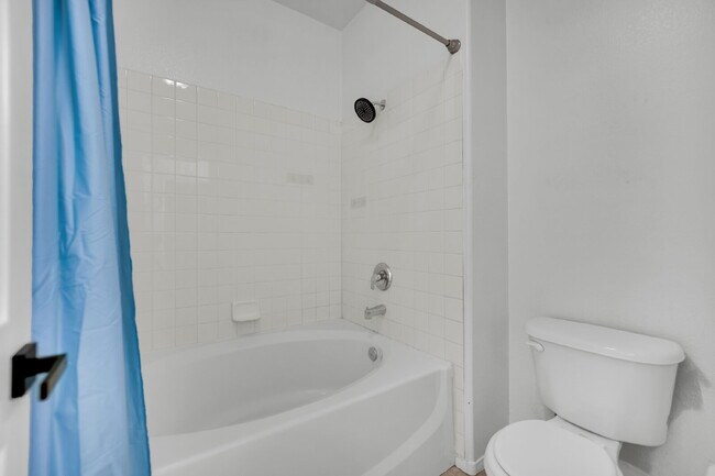 Building Photo - Beautiful 3-bedroom, 2-bathroom condo located in the gated community of The Legends, just minutes...