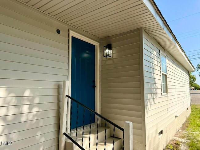 Building Photo - 1002 E Harnett St