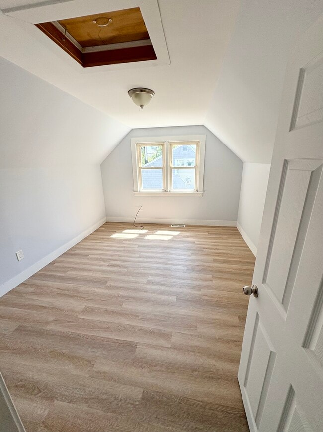 Building Photo - 146 Douglass St